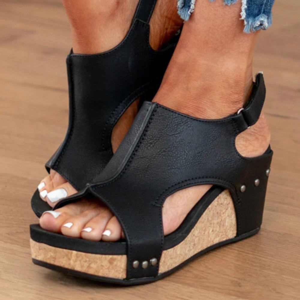 Vintage leather stitching studded wedge sandals